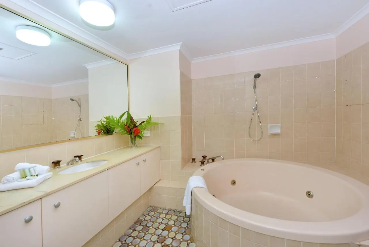 Paringa | Private Beachfront Apartments Palm Cove 0*,  Australia